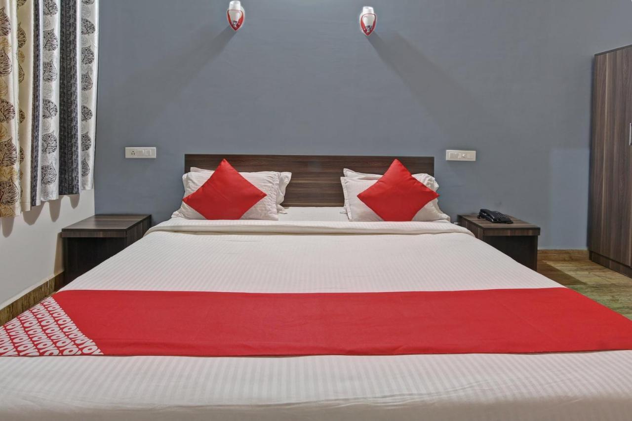 Oyo 48704 Rashi Farms Hotel Hubli Buitenkant foto