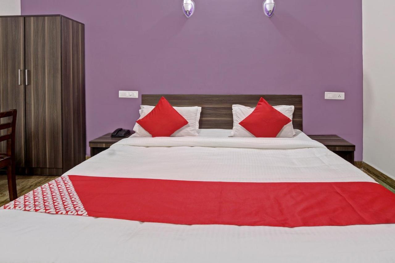 Oyo 48704 Rashi Farms Hotel Hubli Buitenkant foto