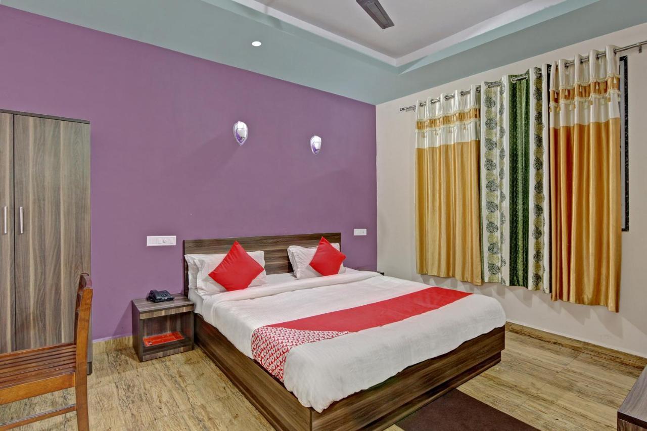 Oyo 48704 Rashi Farms Hotel Hubli Buitenkant foto