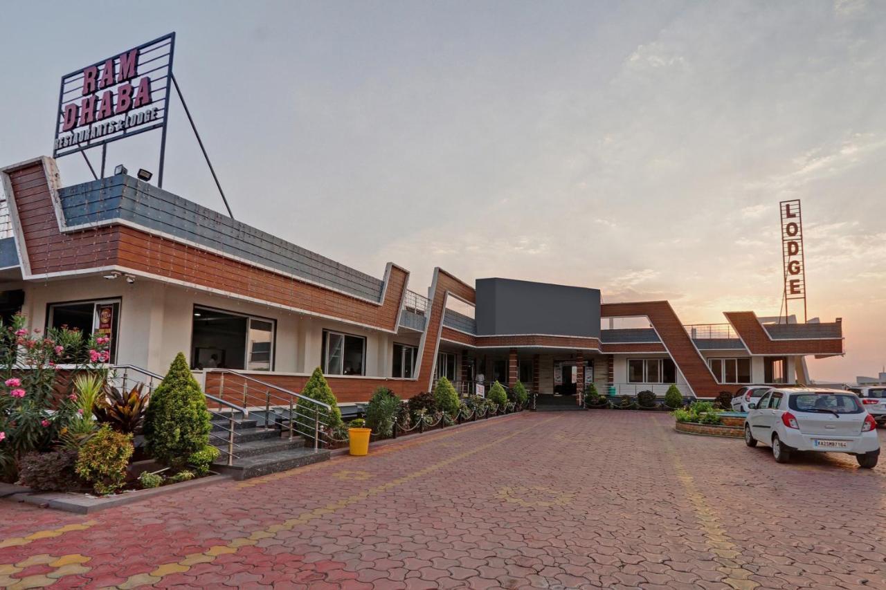 Oyo 48704 Rashi Farms Hotel Hubli Buitenkant foto
