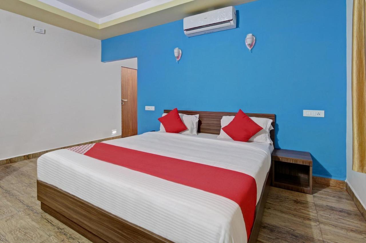 Oyo 48704 Rashi Farms Hotel Hubli Buitenkant foto