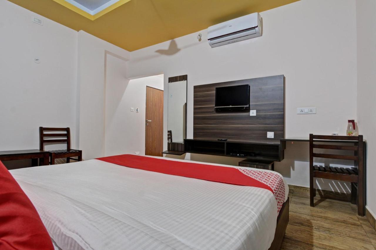 Oyo 48704 Rashi Farms Hotel Hubli Buitenkant foto