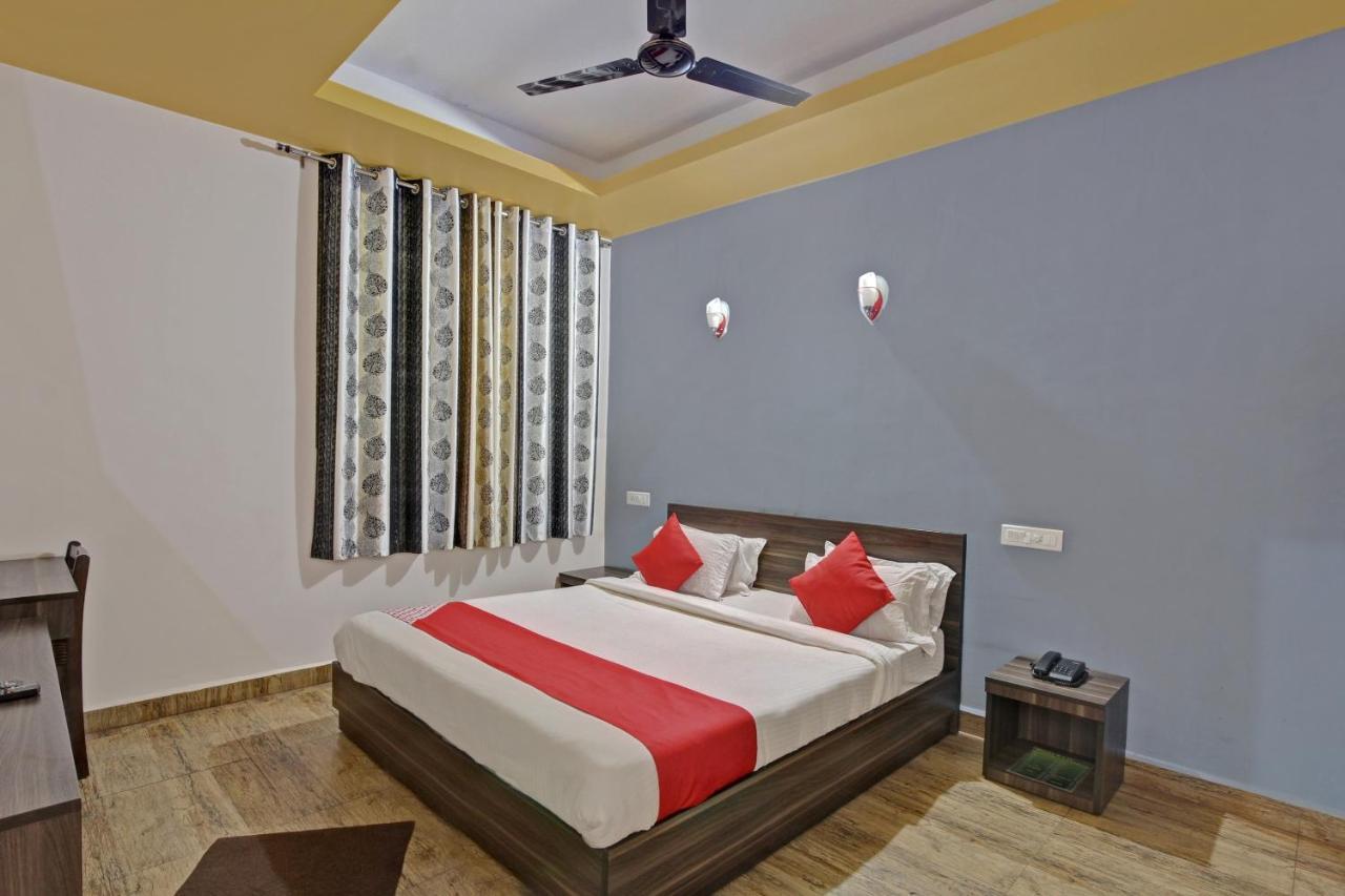 Oyo 48704 Rashi Farms Hotel Hubli Buitenkant foto